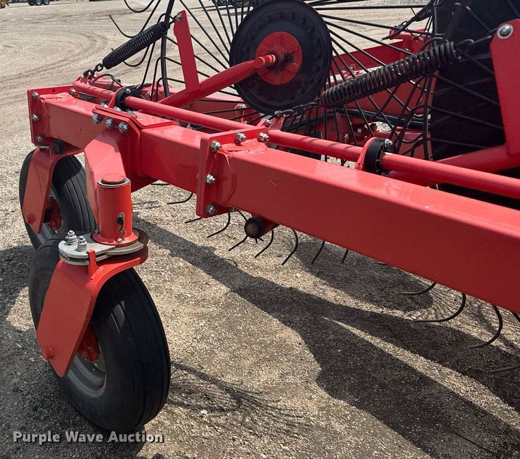 image for item EG6568 Kuhn SR600 GII hay rake
