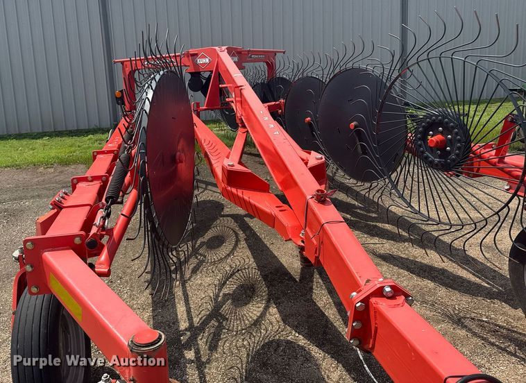image for item EG6568 Kuhn SR600 GII hay rake
