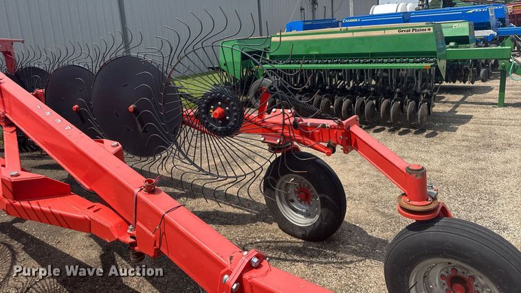 image for item EG6568 Kuhn SR600 GII hay rake