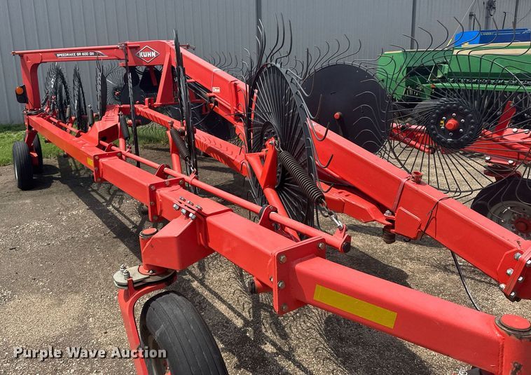 image for item EG6568 Kuhn SR600 GII hay rake
