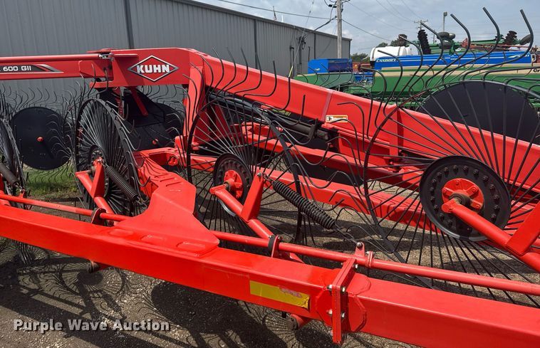 image for item EG6568 Kuhn SR600 GII hay rake