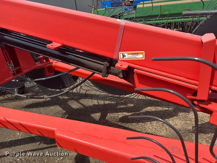 image for item EG6568 Kuhn SR600 GII hay rake