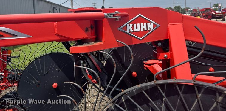 image for item EG6568 Kuhn SR600 GII hay rake
