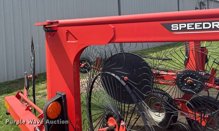 image for item EG6568 Kuhn SR600 GII hay rake