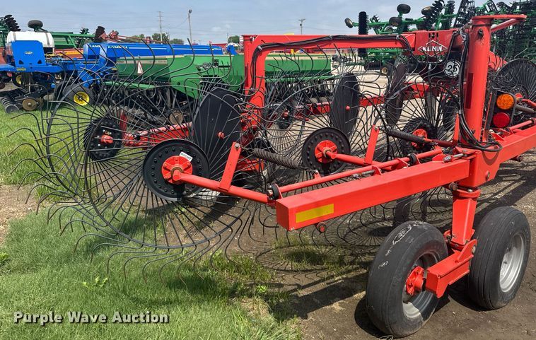 image for item EG6568 Kuhn SR600 GII hay rake