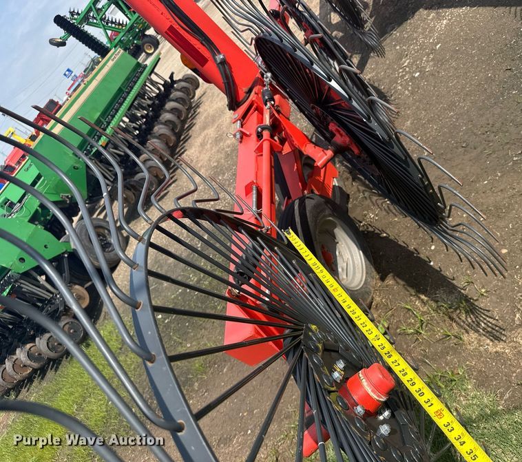 image for item EG6568 Kuhn SR600 GII hay rake