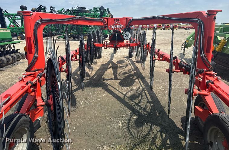 image for item EG6568 Kuhn SR600 GII hay rake