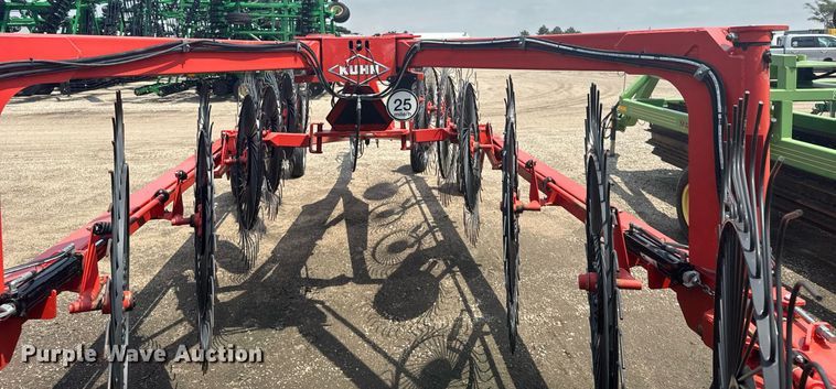 image for item EG6568 Kuhn SR600 GII hay rake
