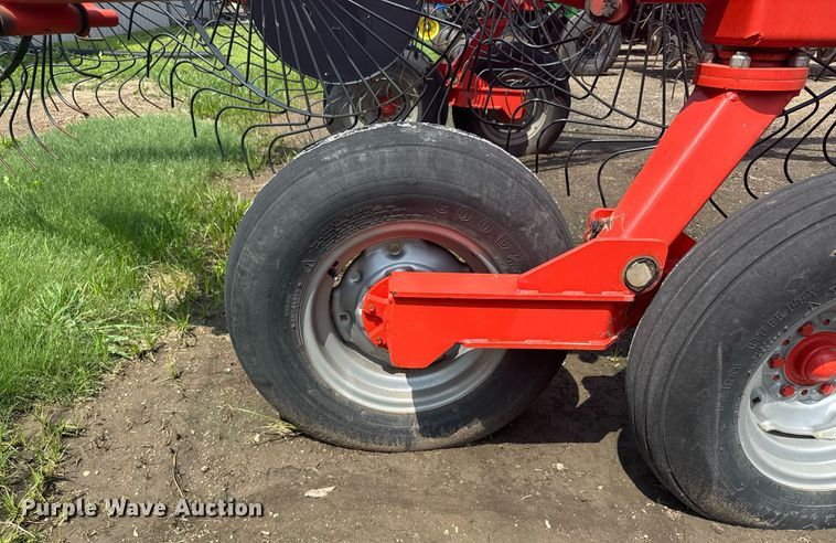 image for item EG6568 Kuhn SR600 GII hay rake