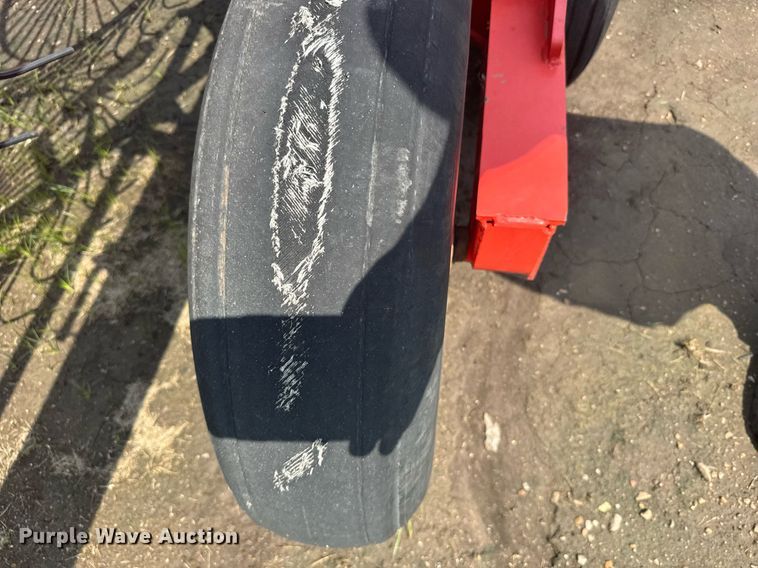 image for item EG6568 Kuhn SR600 GII hay rake