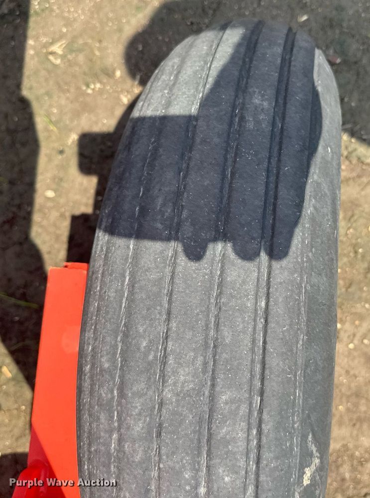 image for item EG6568 Kuhn SR600 GII hay rake