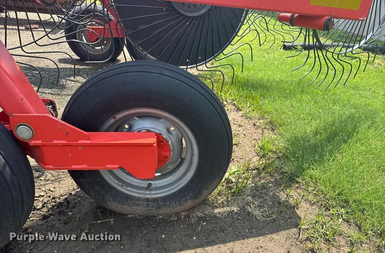 image for item EG6568 Kuhn SR600 GII hay rake