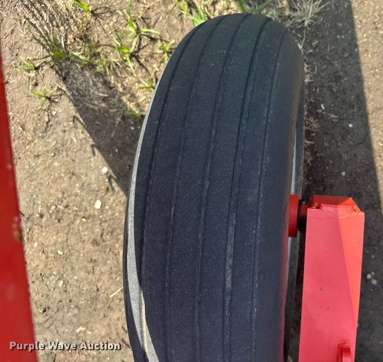 image for item EG6568 Kuhn SR600 GII hay rake