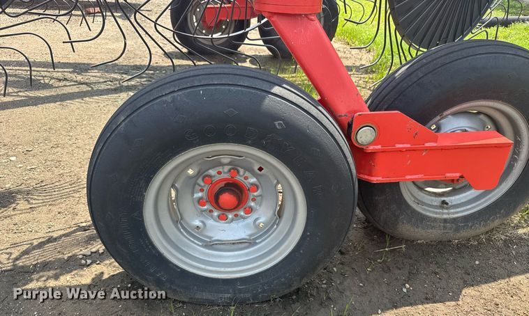 image for item EG6568 Kuhn SR600 GII hay rake