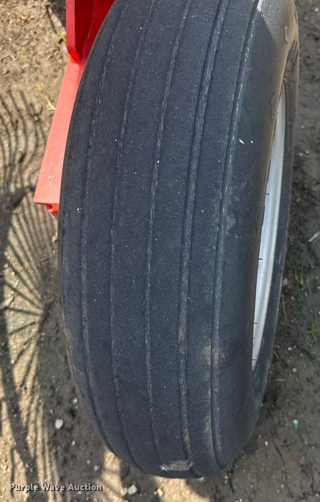 image for item EG6568 Kuhn SR600 GII hay rake