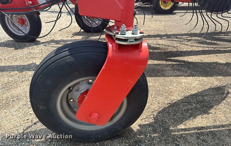 image for item EG6568 Kuhn SR600 GII hay rake