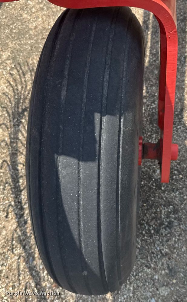 image for item EG6568 Kuhn SR600 GII hay rake