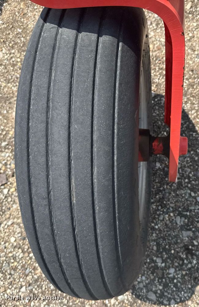 image for item EG6568 Kuhn SR600 GII hay rake