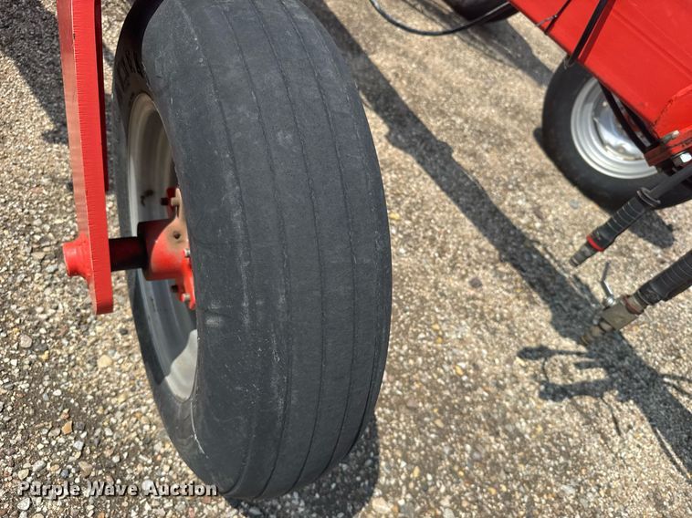 image for item EG6568 Kuhn SR600 GII hay rake