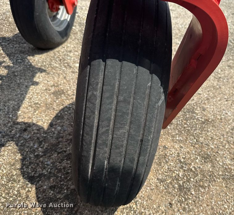 image for item EG6568 Kuhn SR600 GII hay rake