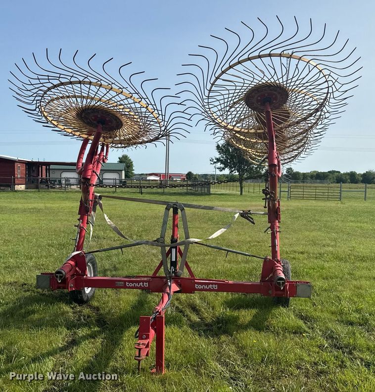 image for item EG8074 Tonutti RCS12 hay rake