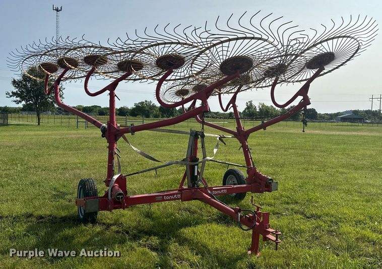 image for item EG8074 Tonutti RCS12 hay rake