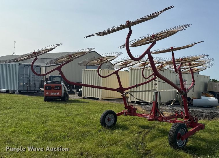 image for item EG8074 Tonutti RCS12 hay rake