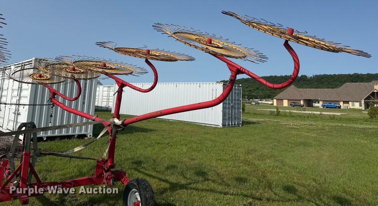 image for item EG8074 Tonutti RCS12 hay rake