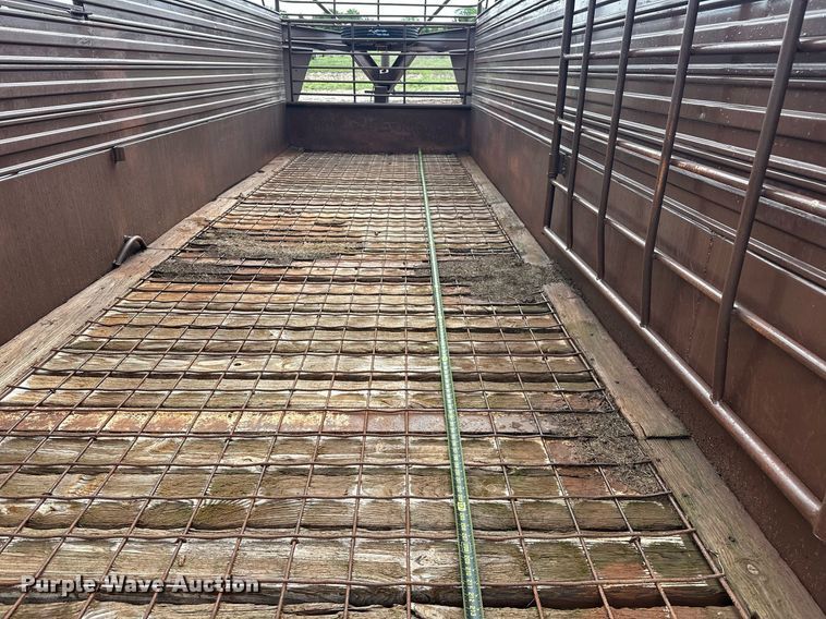 image for item EJ8696 Gooseneck Trailer  7820 livestock trailer