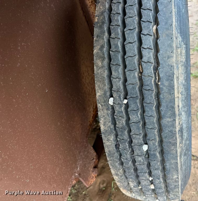 image for item EJ8696 Gooseneck Trailer  7820 livestock trailer