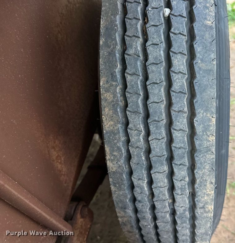 image for item EJ8696 Gooseneck Trailer  7820 livestock trailer