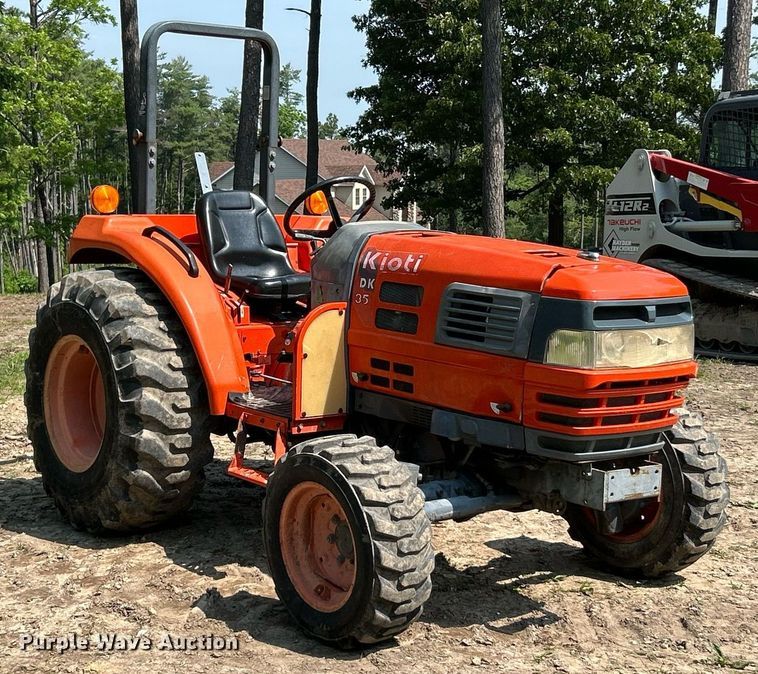 image for item EK8184 Kioti DK35 MFWD tractor