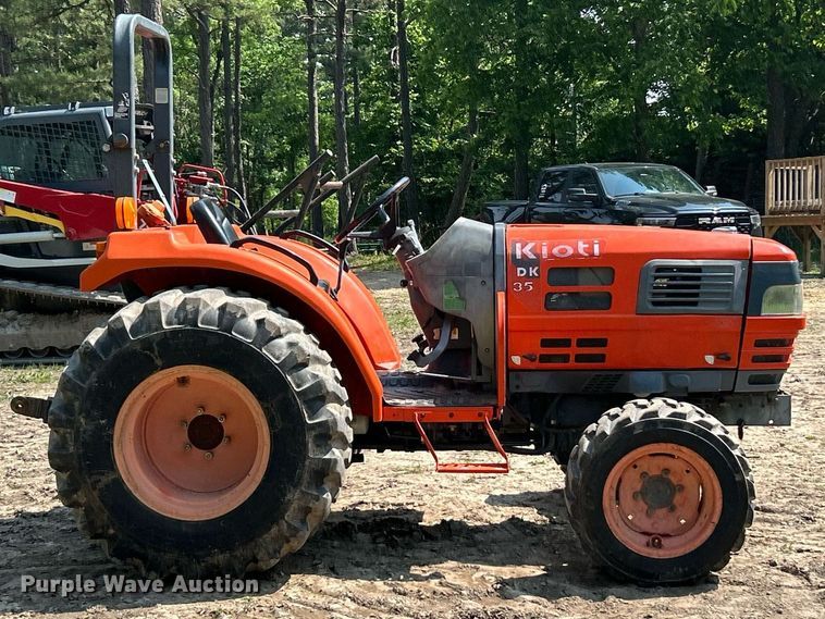 image for item EK8184 Kioti DK35 MFWD tractor