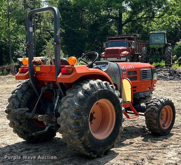 image for item EK8184 Kioti DK35 MFWD tractor