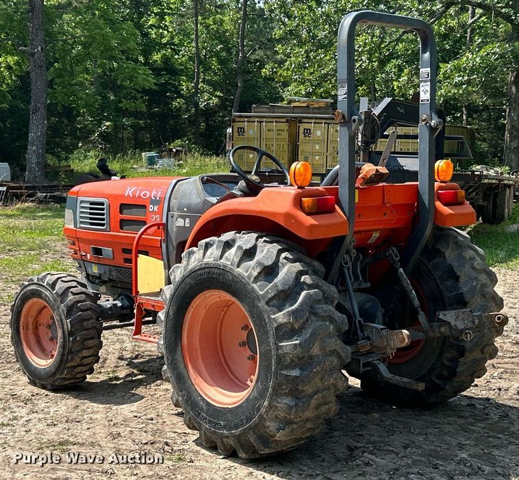 image for item EK8184 Kioti DK35 MFWD tractor