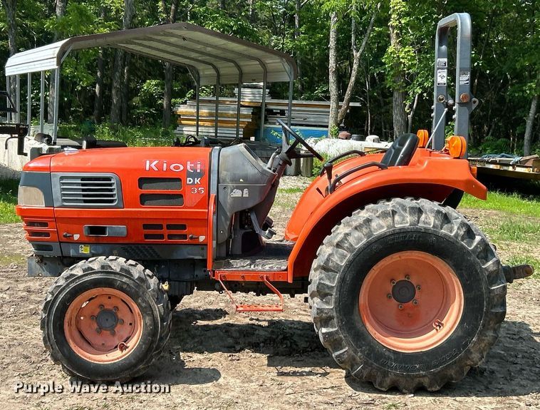image for item EK8184 Kioti DK35 MFWD tractor