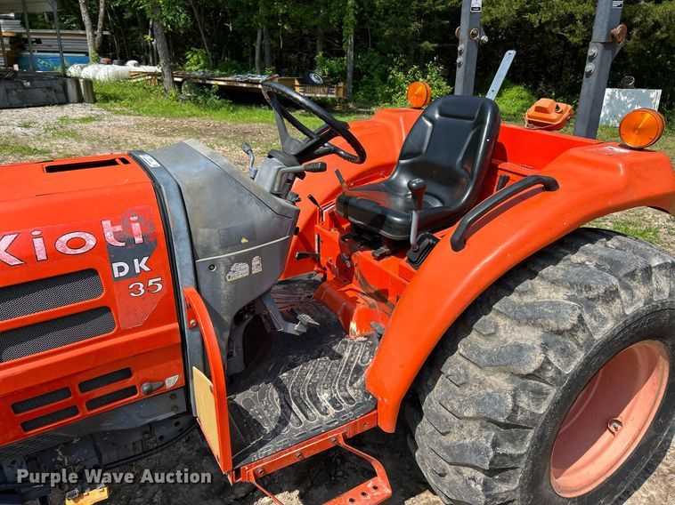 image for item EK8184 Kioti DK35 MFWD tractor