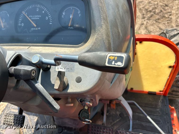 image for item EK8184 Kioti DK35 MFWD tractor