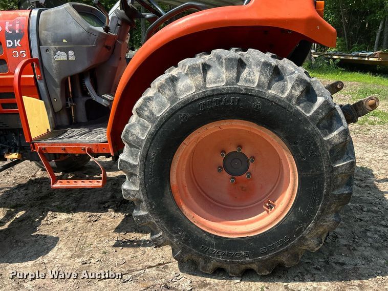 image for item EK8184 Kioti DK35 MFWD tractor