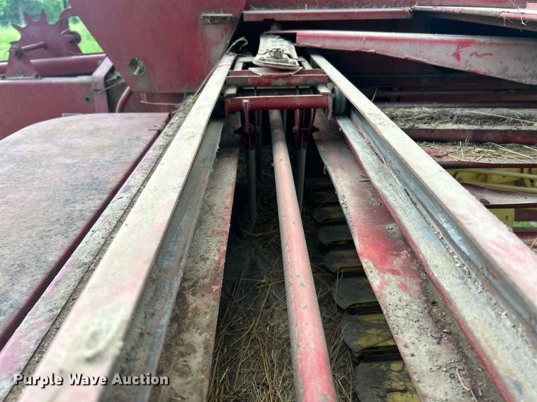 image for item EK8186 Sperry New Holland 310 small square baler