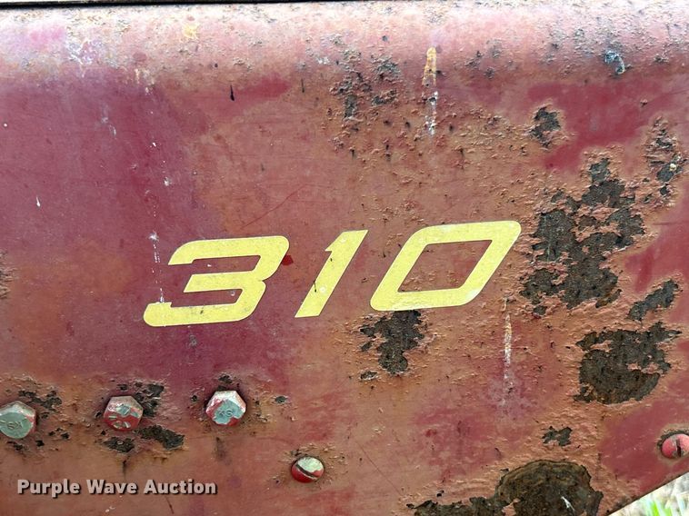 image for item EK8186 Sperry New Holland 310 small square baler