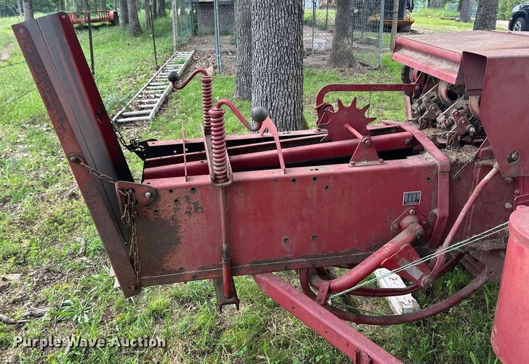 image for item EK8186 Sperry New Holland 310 small square baler