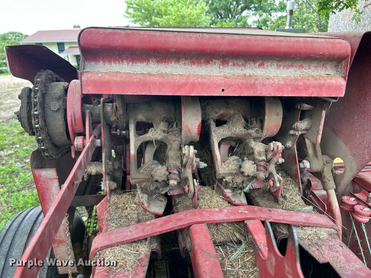 image for item EK8186 Sperry New Holland 310 small square baler