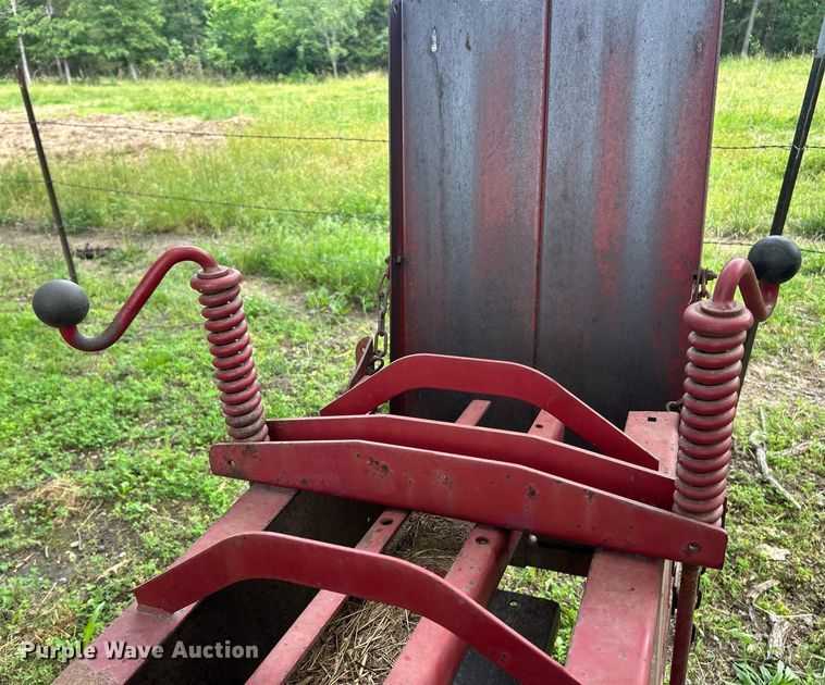 image for item EK8186 Sperry New Holland 310 small square baler