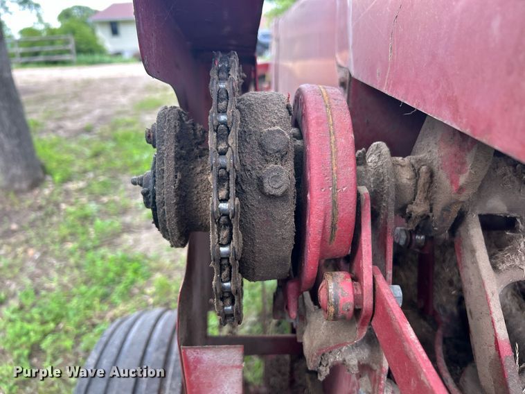 image for item EK8186 Sperry New Holland 310 small square baler