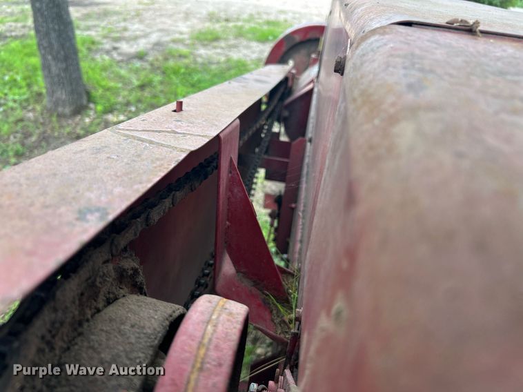 image for item EK8186 Sperry New Holland 310 small square baler