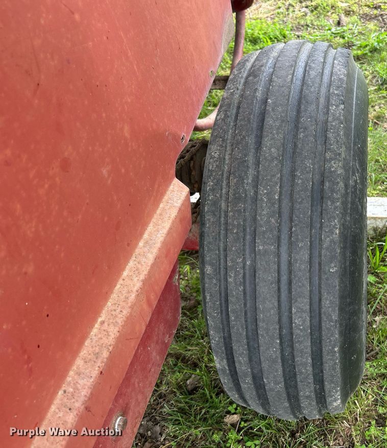 image for item EK8186 Sperry New Holland 310 small square baler