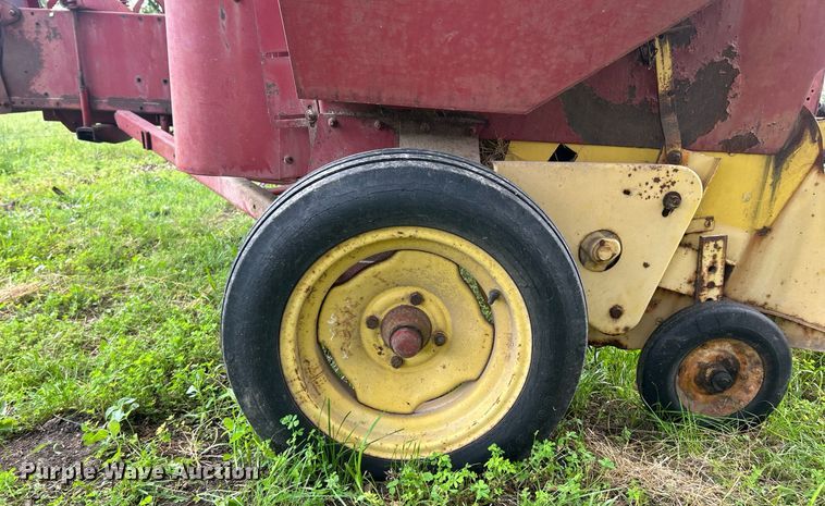 image for item EK8186 Sperry New Holland 310 small square baler