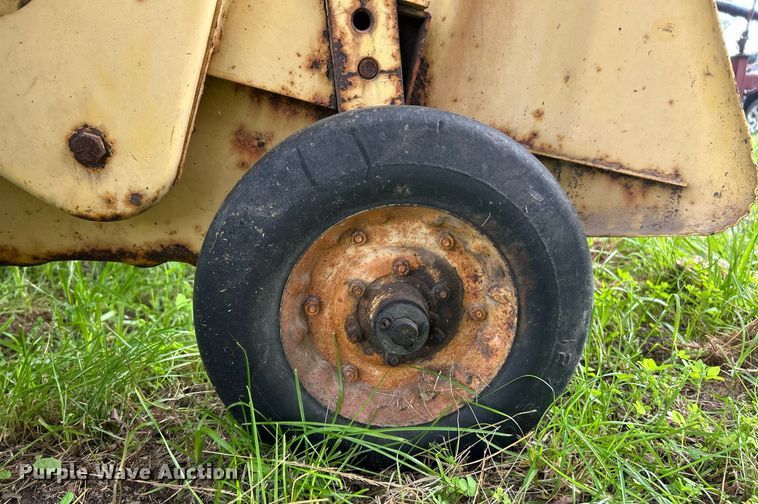 image for item EK8186 Sperry New Holland 310 small square baler