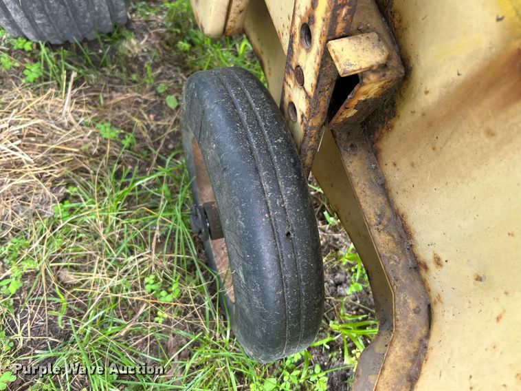 image for item EK8186 Sperry New Holland 310 small square baler